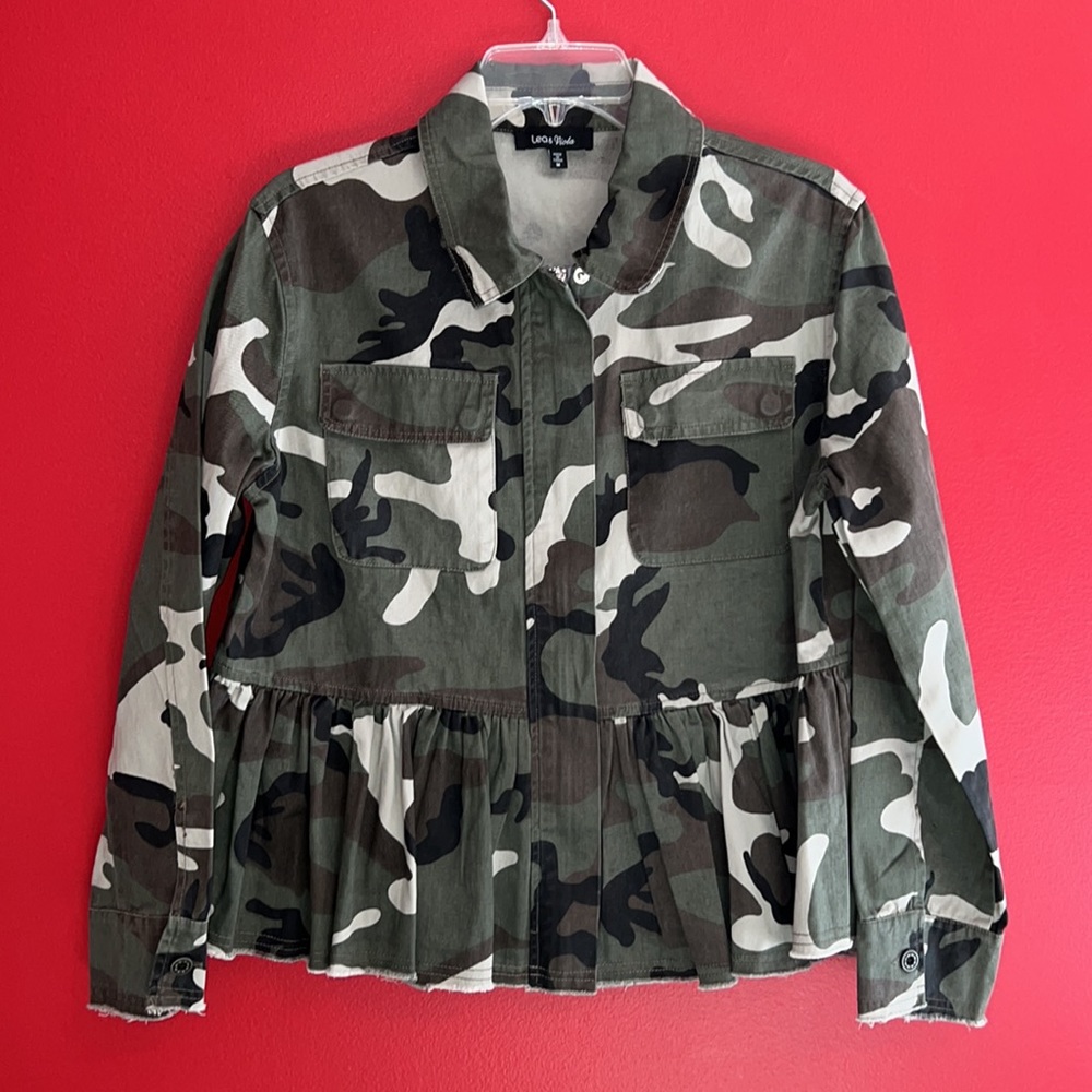 Lea & Viola Zip Camo Jacket w/ Peplum Sz M